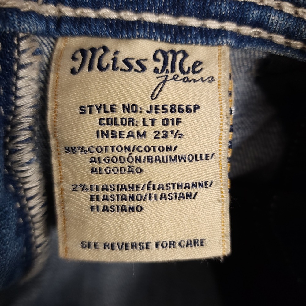 Miss Me JE5866P Cuffed Capri Jeans Women 28 Light Wash Distressed Blue Denim - Picture 11 of 12